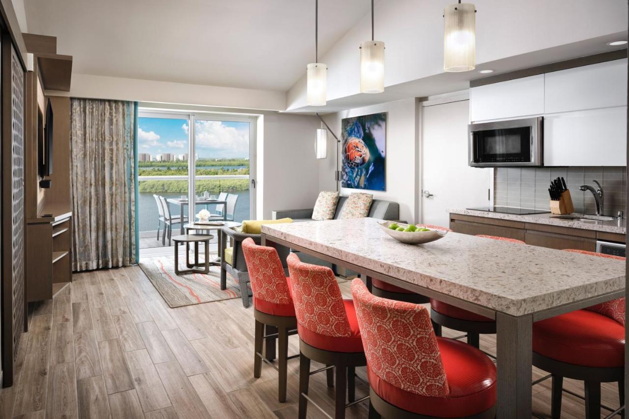 Three-Bedroom Villa Balcony Lagoon View,1385907623:JPEG